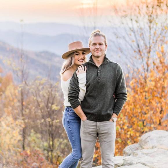 Meet your Posher, Caitlin - Picture 1 of 1